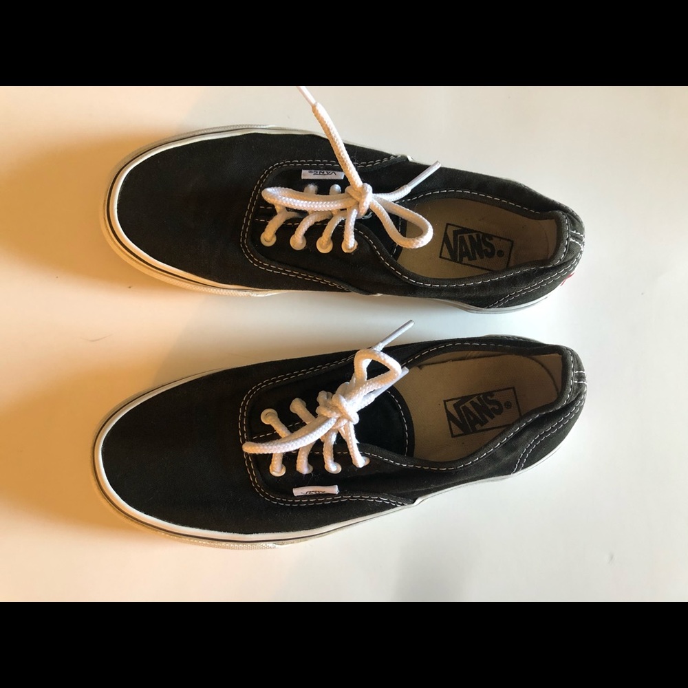 Classic Lace Canvas Vans size 3.5 Y Black